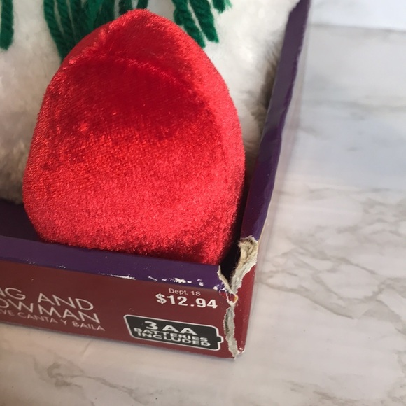 Holiday time Christmas singing snowman “let it snow” plush in box - Picture 5 of 12